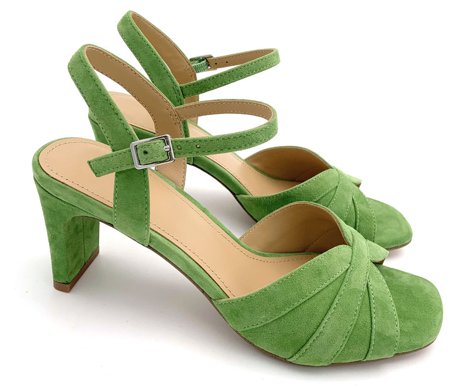 Estilo de correa Mujeres Sandalias de tacón alto con color rojo blanco negro