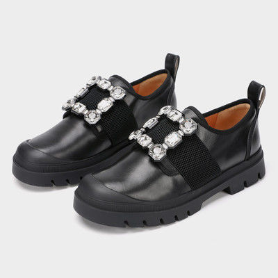 Elegantes zapatos de plataforma femeninos de color rojo con suela exterior de goma