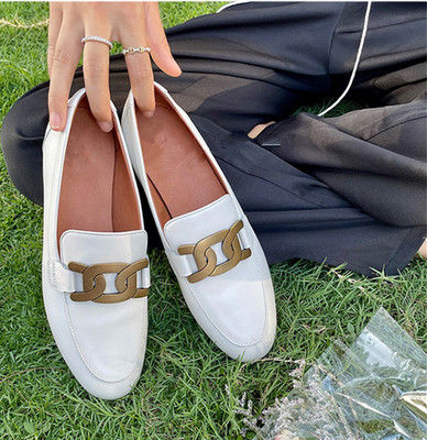 Zapatos clásicos personalizados con dedos redondos y tipo de cierre