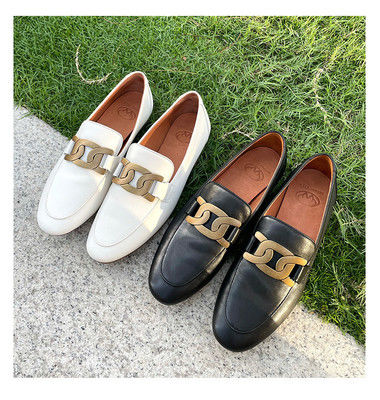 Zapatos clásicos personalizados con dedos redondos y tipo de cierre
