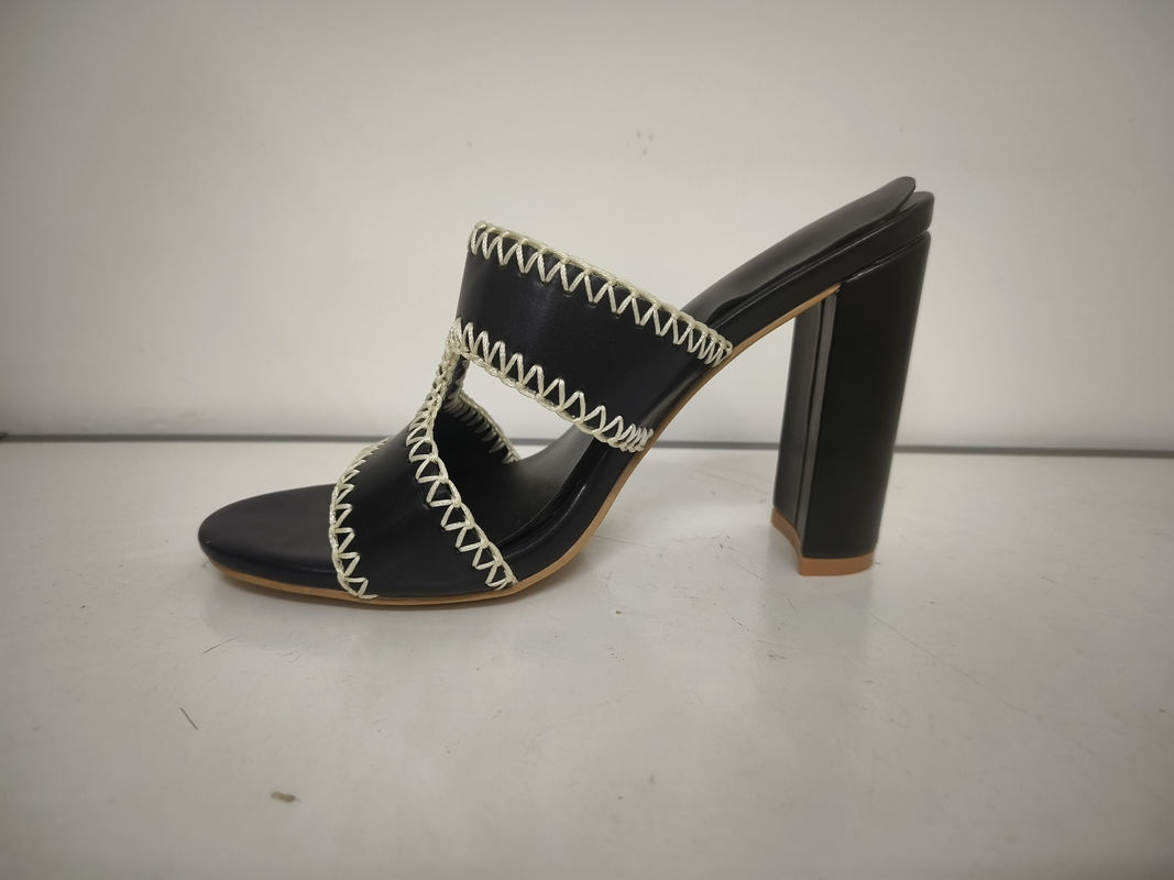 Revestimiento de cuero duradero Mujeres Pump Heels Chunky Tipo ISO9001
